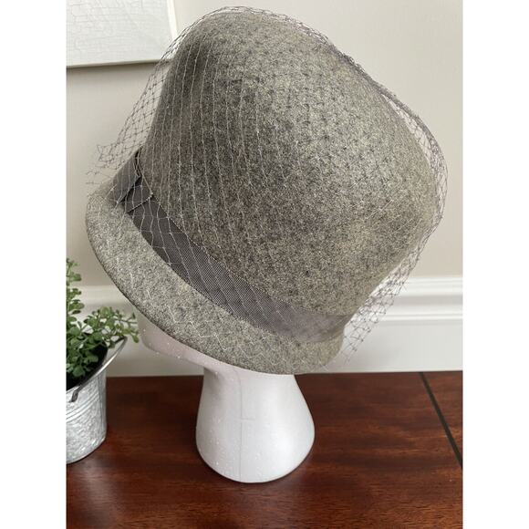 Vintage Ladies Henry Pollack Grey 100% Wool Hat Cloche with Ribbon and Netting - Picture 5 of 7